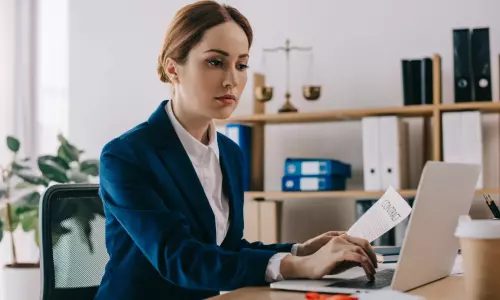 ¿Empezando un negocio? Estos documentos son esenciales para no tener problemas legales